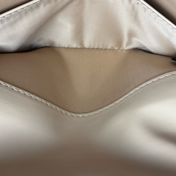 Guess Floral Crossbody Purse - Excellent Condition - Picture 5 of 12